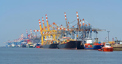 Bremerhaven Hafen by hbbolten