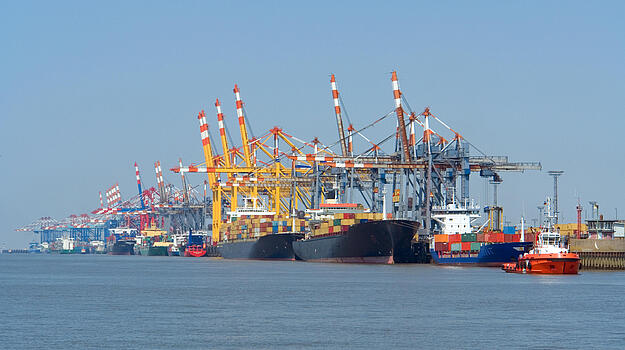 Bremerhaven Hafen by hbbolten