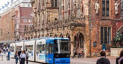 Bremer Straßenbahn by YKD (iStock)